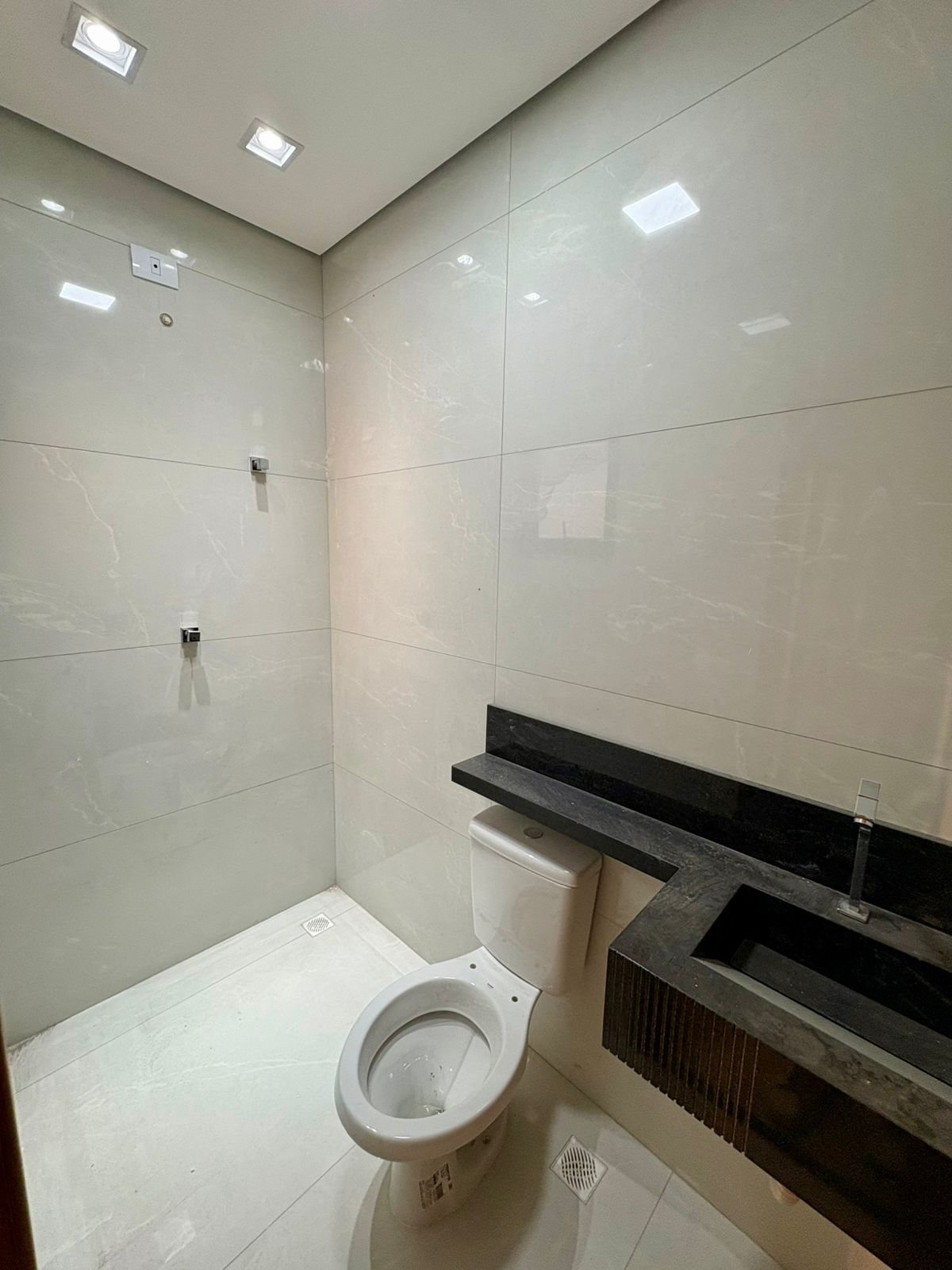 Sobrado à Venda 3 Quartos 3 Suítes 3 Vagas Penha-SP Sobrado à Venda 3 Quartos 3 Suítes 3 Vagas Penha-SP